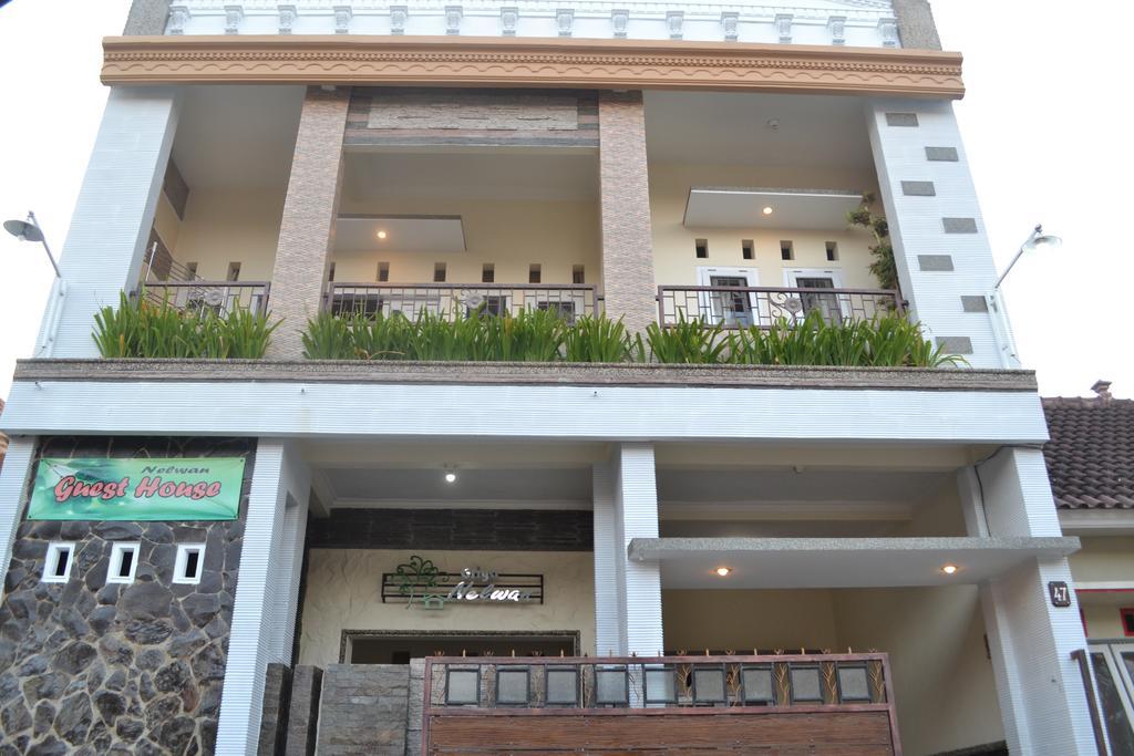 Griya Nelwan Guest House Malang Exterior photo